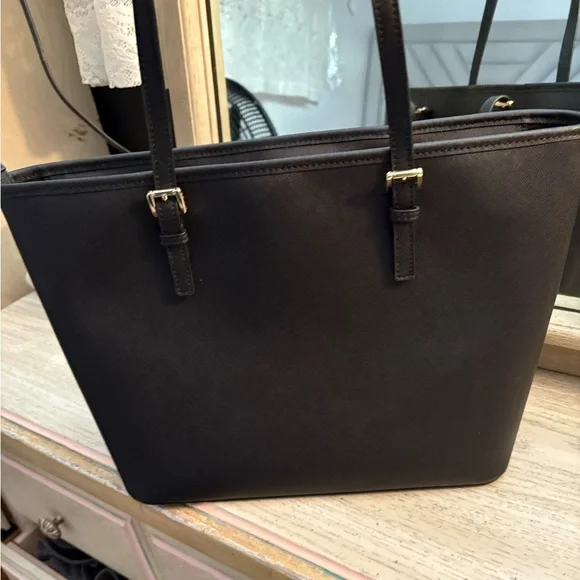 Michael Kors Elegant Black Tote - Picture 2 of 5